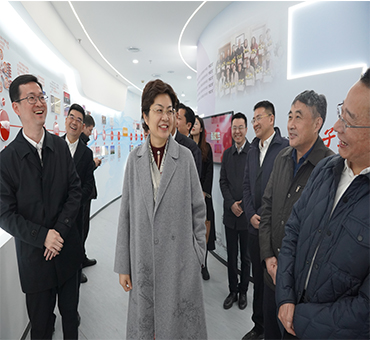 南通市委常委、宣傳部部長(zhǎng)陳冬梅蒞臨達(dá)欣集團(tuán)調(diào)研指導(dǎo)
