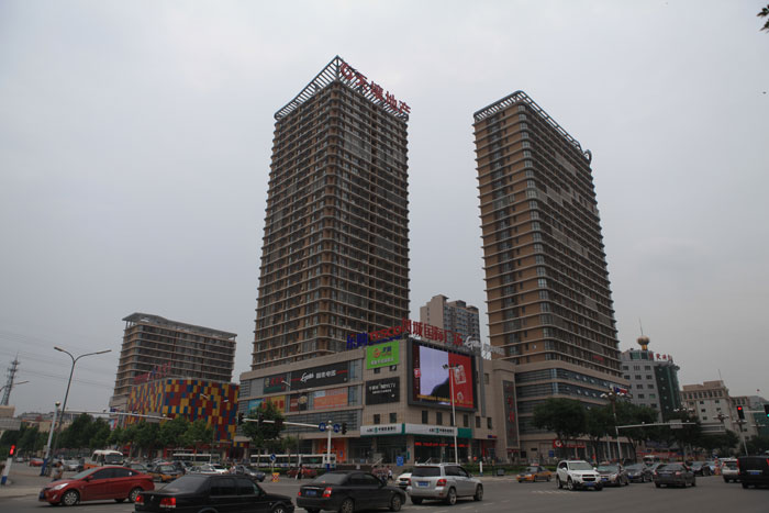 鳳城國(guó)際廣場(chǎng)（國(guó)家AAA級(jí)安全文明標(biāo)準(zhǔn)化工地、河北省建設(shè)工程“安濟(jì)杯”）